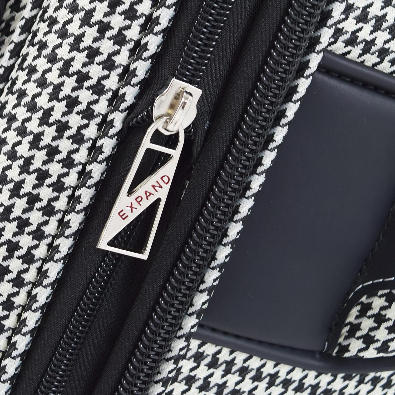 London Fog Oxford III Expandable Spinner, Black-White, 25-Inch - Image 3